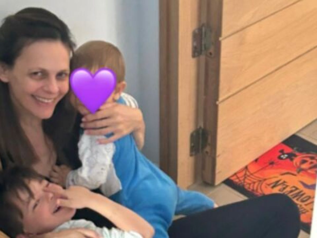 Έ&phi;&eta; &Alpha;&chi;&tau;&sigma;&iota;ό&gamma;&lambda;&omicron;&upsilon; &gamma;&iota;&alpha; &gamma;&iota;&omicron;&rho;&tau;ή &tau;&eta;&sigmaf; &mu;&eta;&tau;έ&rho;&alpha;&sigmaf;: &ldquo;&Delta;&epsilon;&nu; &chi;&rho;&epsilon;&iota;ά&zeta;&omicron;&nu;&tau;&alpha;&iota; &mu;ό&nu;&omicron; &lambda;ό&gamma;&iota;&alpha; &sigma;&upsilon;&mu;&pi;ά&theta;&epsilon;&iota;&alpha;&sigmaf; &mu;ί&alpha; &phi;&omicron;&rho;ά &tau;&omicron;&nu; &chi;&rho;ό&nu;&omicron;&rdquo; &ndash;