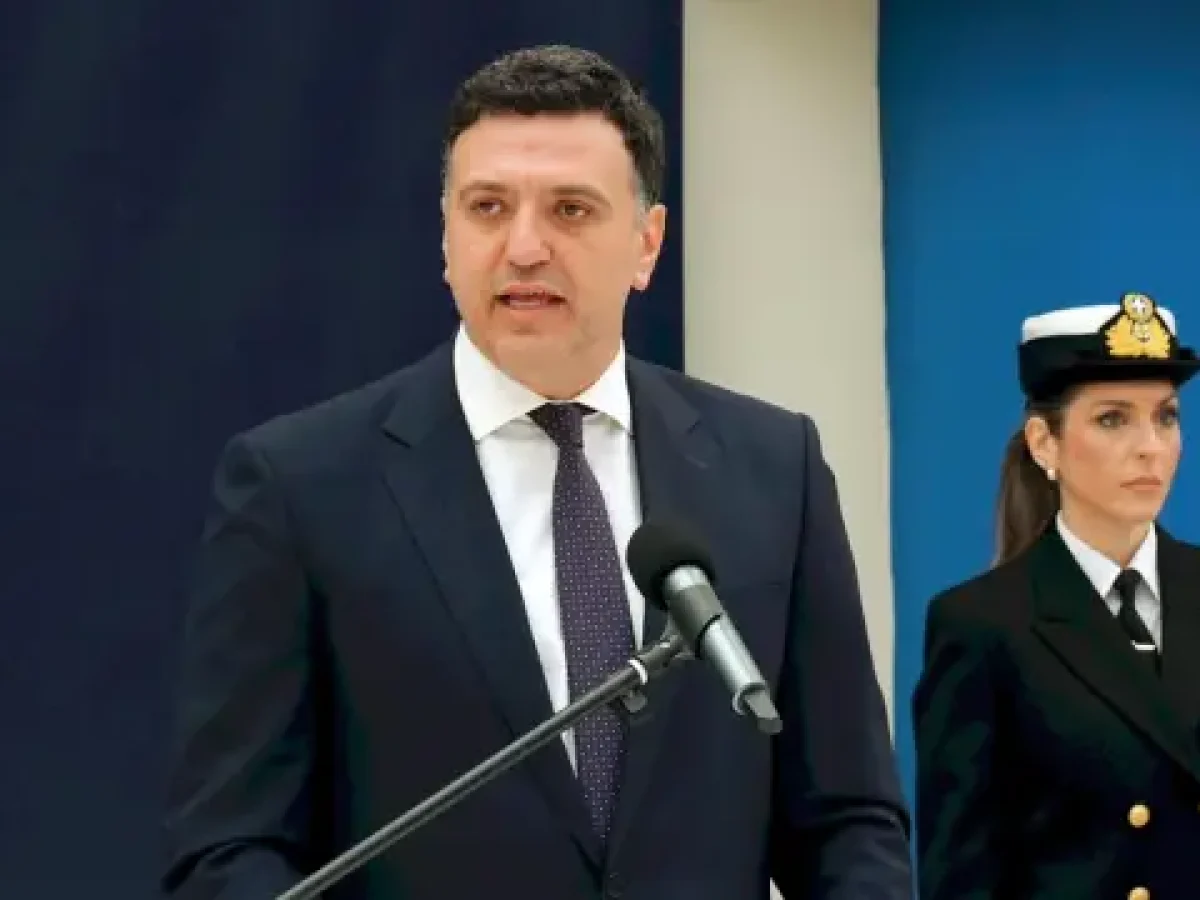 Οι αποστάσεις Κικίλια στα “κρίσιμα” της κυβέρνησης και οι φιλοδοξίες του για τη “μετά-Μητσοτάκη