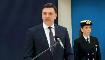 Οι αποστάσεις Κικίλια στα “κρίσιμα” της κυβέρνησης και οι φιλοδοξίες του για τη “μετά-Μητσοτάκη