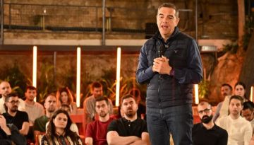 Η εκδήλωση Τσίπρα, οι βουλευτές των ΣΥΡΙΖΑ και Νέας Αριστεράς που θα ενταχθούν στο νέο κόμμα και η ατάκα Μαριν