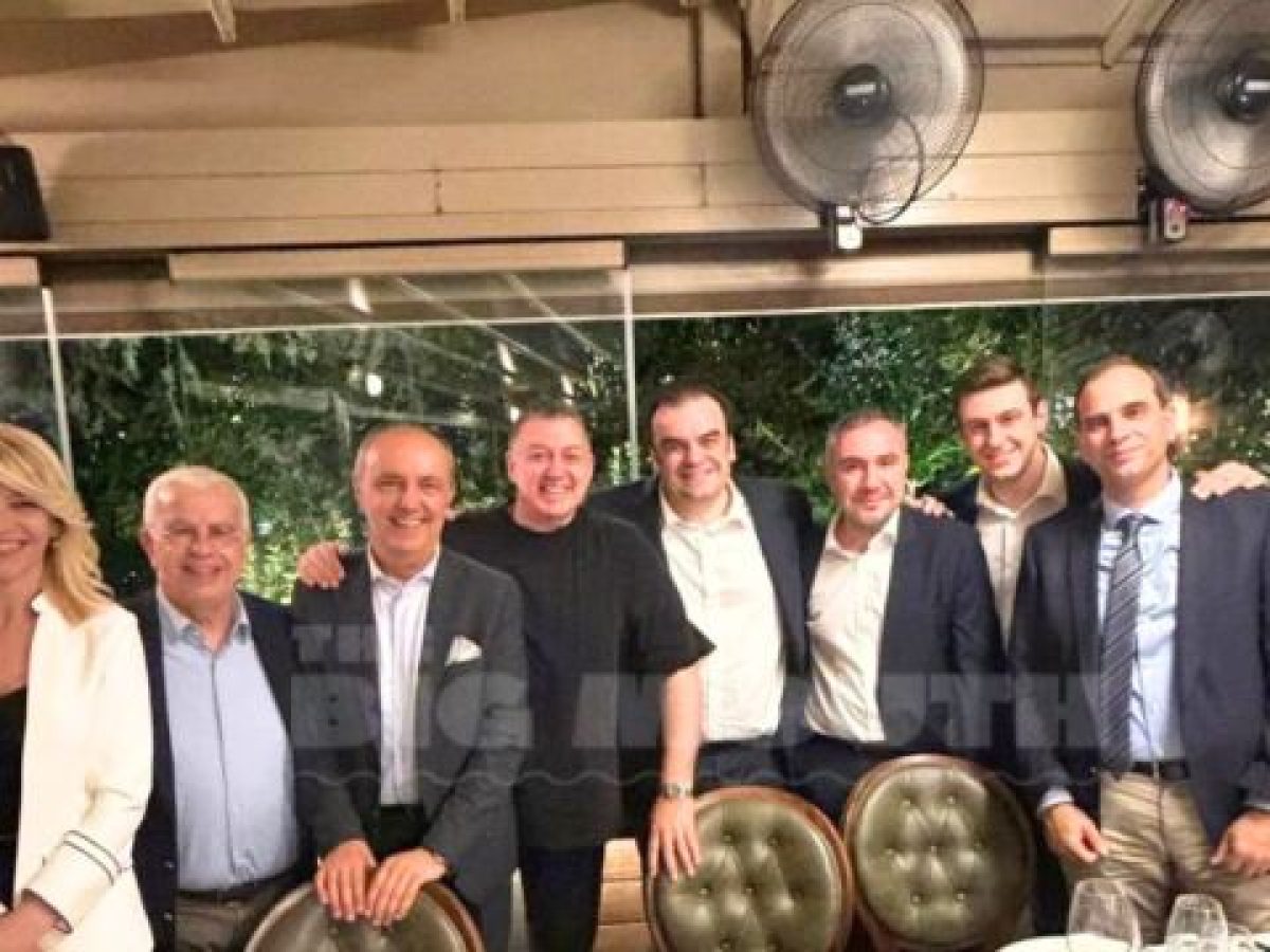 Η “γαλάζια πολιορκία” για Πιερρακάκη στη Θεσσαλονίκη και η φωτογραφία με τον Νίκο Μακρόπουλο