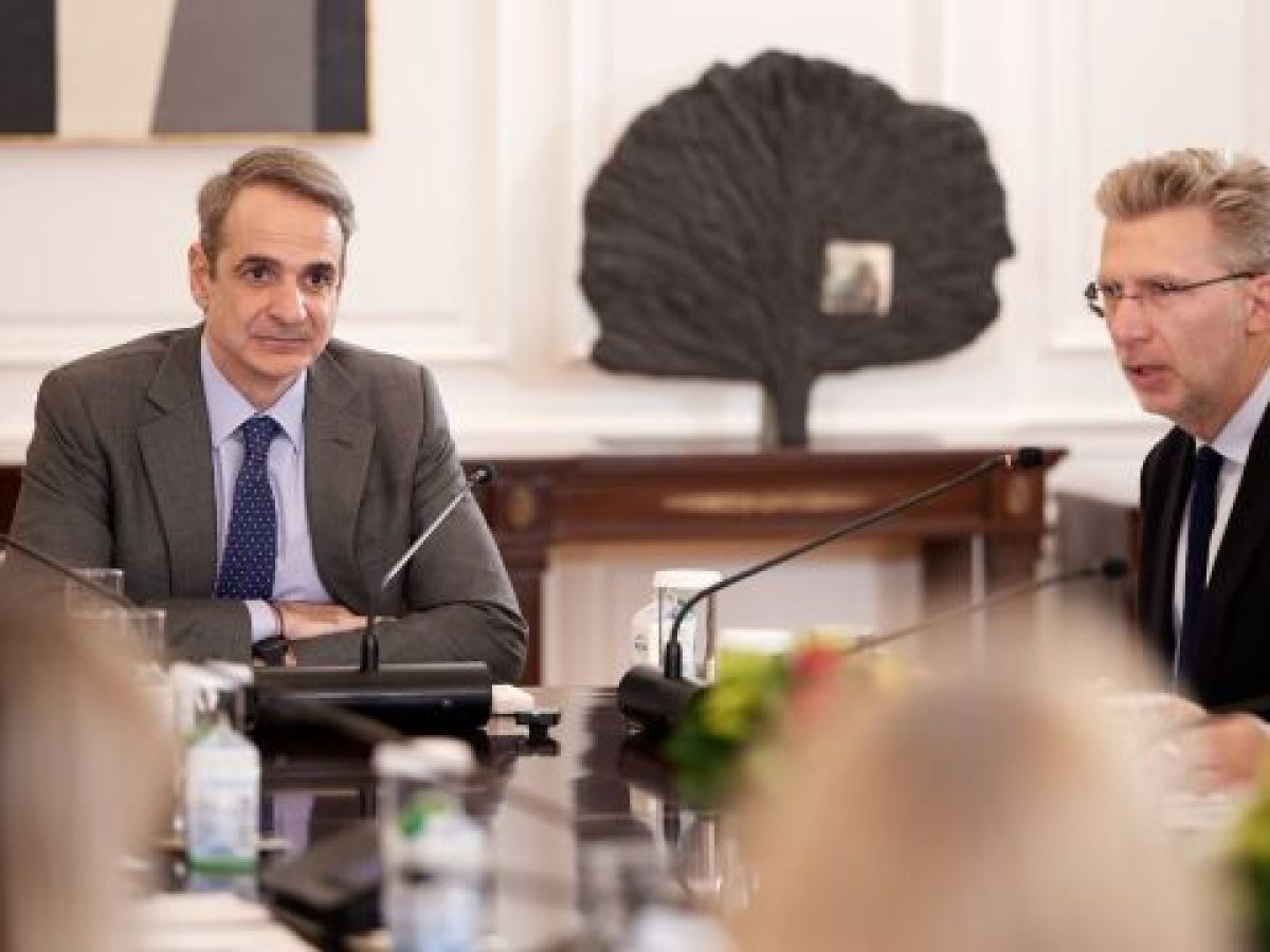 Η σύσκεψη υπό τον Μητσοτάκη με θέμα την πρόωρη προσφυγή στις κάλπες και η εισήγηση Σκέρτσου για “θεσμική&
