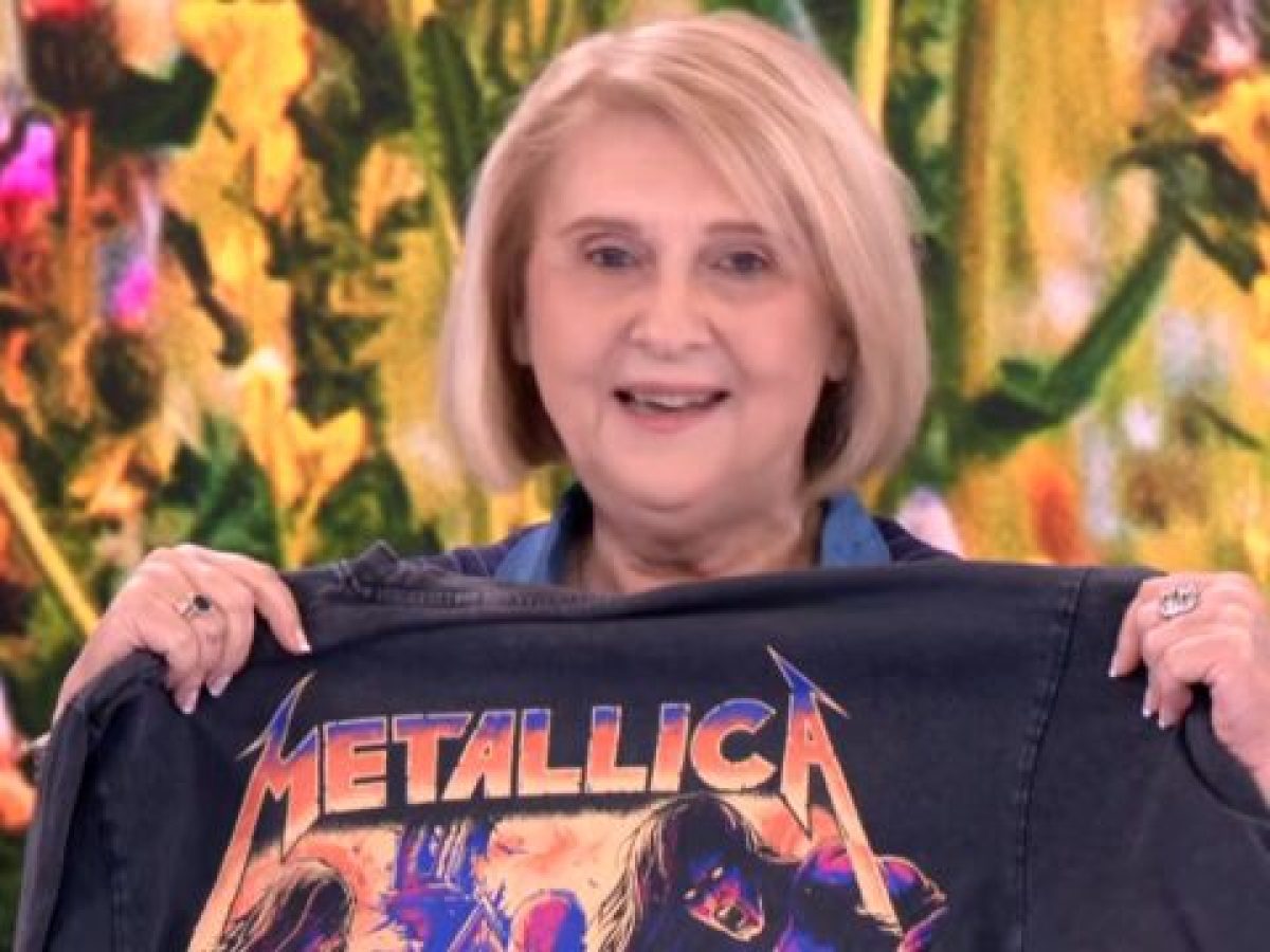 Η Σοφία Βούλτεψη “φόρεσε” τελικά μπλούζα Metallica – “Τώρα βγάλτε κανονική φωτογραφία” (Βί