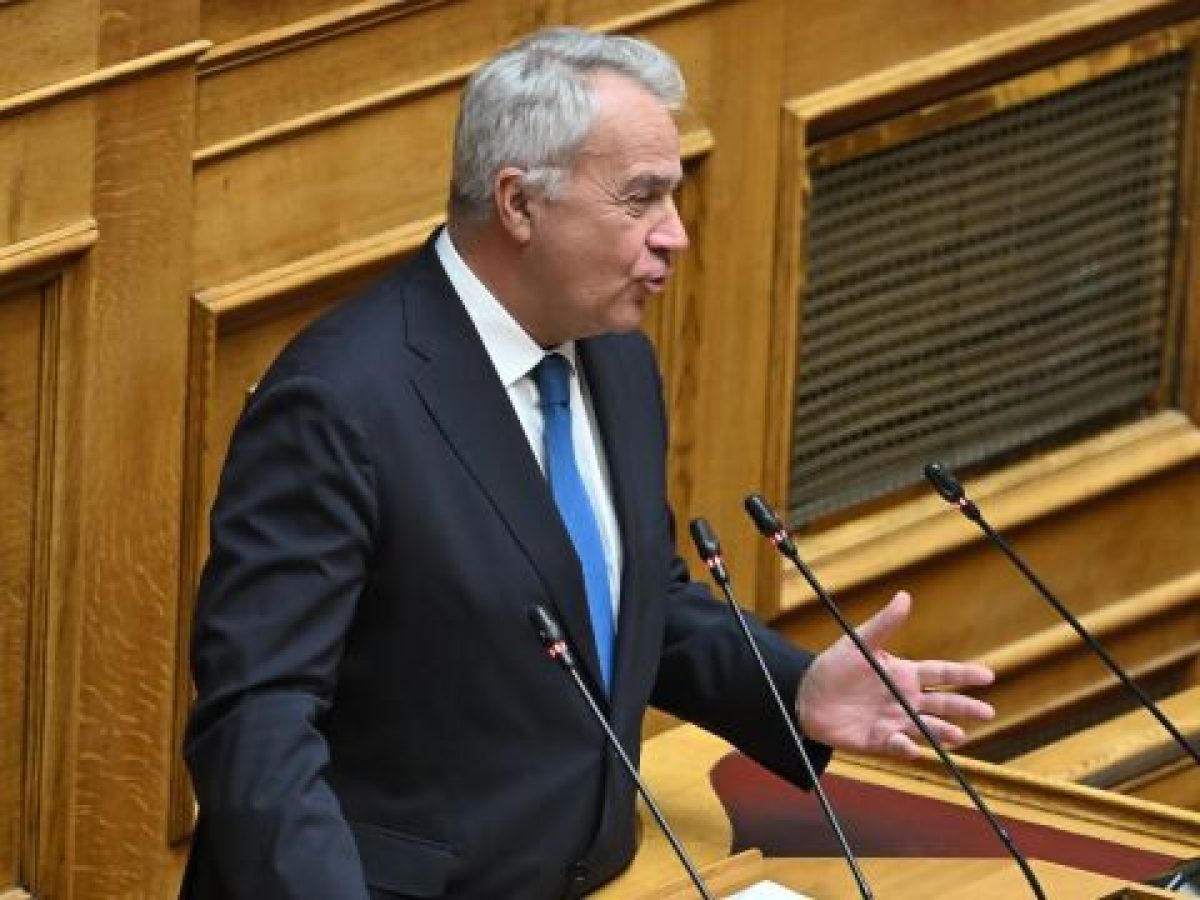Η “σταυροβελονιά” Βορίδη στην ΚΟ της ΝΔ, το παρατεταμένο χειροκρότημα και η επιθυμία για “δεξιά
