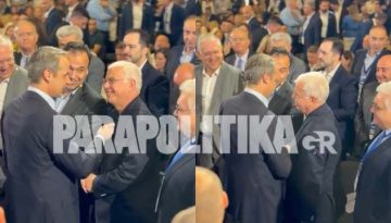 “Είστε ντυμένος σαν start upper”: Το χιουμοριστικό τετ α τετ Μητσοτάκη  Σιμόπουλου στο Συνέδριο της