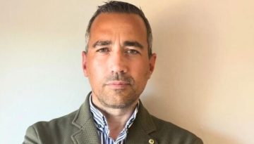 “Κωλοτούμπα” Νυφούδη: Όταν ο εκπρόσωπος της ΕΛΑΣ “στόλιζε” τον Αλέξη Τσίπρα – “Ο πιο