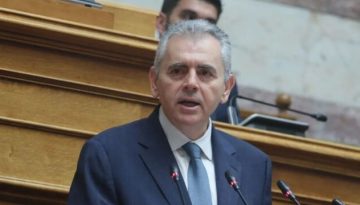 Μάξιμος Χαρακόπουλος για Τσίπρα: “Μεγάλη βουτιά στο παρελθόν” το όνομα του κόμματος