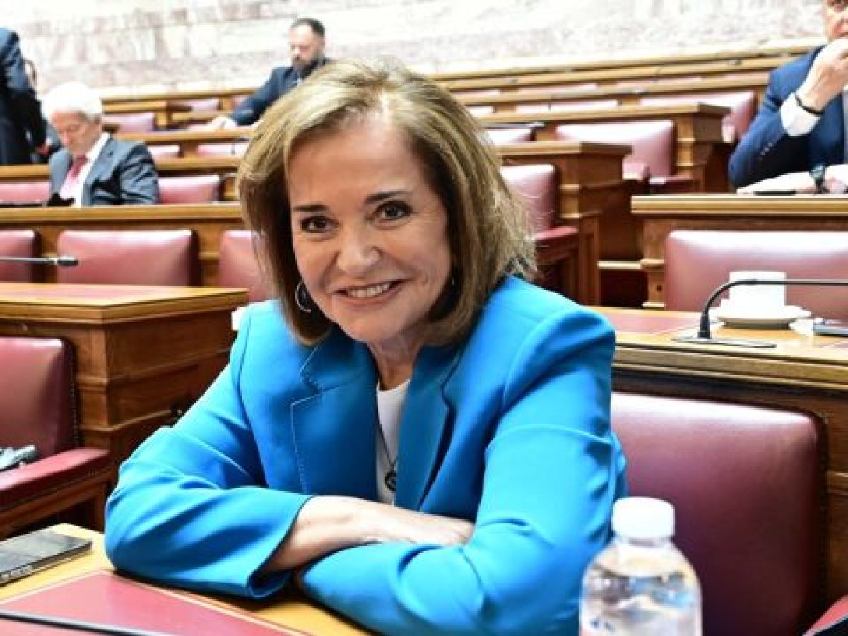 Ντόρα Μπακογιάννη: “Μετάνιωσα που δεν έκανα άλλα δύο παιδιά. Όταν κάνεις όνειρα, ο Θεός γελάει” – &q
