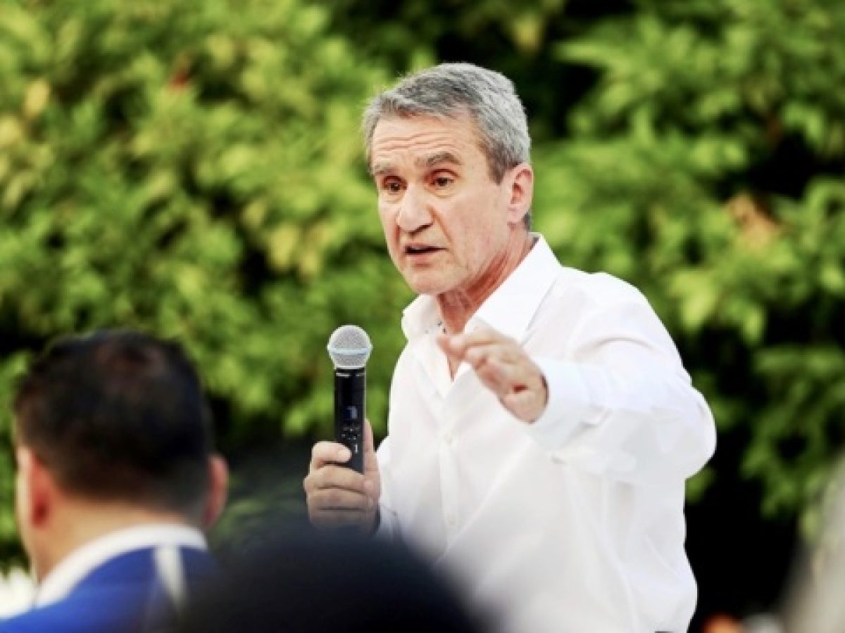 Ο Ανδρέας Λοβέρδος σχολιάζει το τραγούδι του Akyla – “Δε μου αρέσει καθόλου” (Βίντεο)