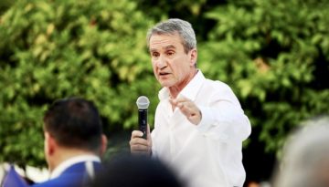 Ο Ανδρέας Λοβέρδος σχολιάζει το τραγούδι του Akyla – “Δε μου αρέσει καθόλου” (Βίντεο)