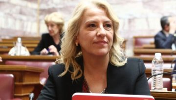 Ρένα Δούρου: “Δεν έγινα μάνα” – Η εξομολόγησή της με αφορμή τη Γιορτή της Μητέρας