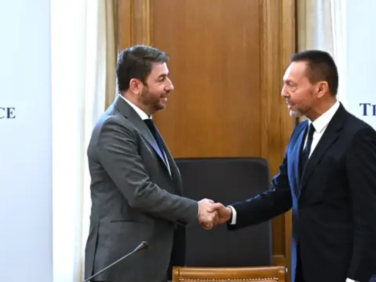 Άνω-κάτω το ΠΑΣΟΚ για το “παρών” στον Στουρνάρα – Ηχηρή διαφωνία από στελέχη και στενούς συνεργάτες