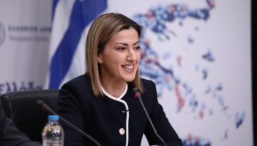 Αγαπηδάκη στο συνέδριο της ΝΔ:  “Όταν οι άλλοι πουλούσαν ιδεολογικές ψευδαισθήσεις και διχασμό εμείς χτίζ