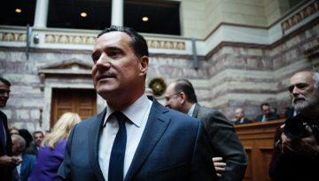 «Ε, δεν ιδρώνουν και όλοι τη φανέλα…» – «Καρφιά» Γεωργιάδη για Δένδια στην ΚΟ της ΝΔ