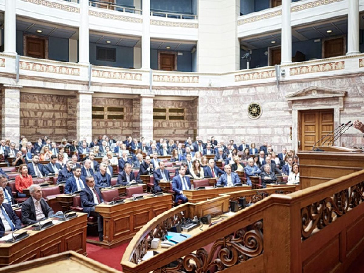 &Alpha;&iota;&chi;&mu;έ&sigmaf;, &laquo;&kappa;&alpha;&rho;&phi;&iota;ά&raquo; &kappa;&alpha;&iota; &laquo;&mu;&alpha;&chi;&alpha;&iota;&rho;ώ&mu;&alpha;&tau;&alpha;&raquo; &ndash; Ό&lambda;&alpha; ό&sigma;&alpha; έ&gamma;&iota;&nu;&alpha;&nu; &sigma;&tau;&eta;&nu; &Kappa;.&Omicron;. &tau;&eta;&sigmaf; &Nu;&Delta; &ndash; &Eta; &delta;&upsilon;&sigma;&alpha;&rho;έ&sigma;&kappa;&epsilon;&iota;&alpha; &pi;&rho;&omicron;&sigmaf; &tau;&omicron; &Mu;&alpha;&xi;ί&mu;&omicron;&upsilon; &pi;&alpha;&rho;&alpha;&mu;έ&nu;&epsilon;&iota;