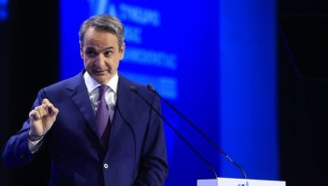 Αιχμές Μητσοτάκη για Καραμανλή – Σαμαρά: «Την ιστορία τη γράφουν οι παρόντες» – Εκλογές το 2027