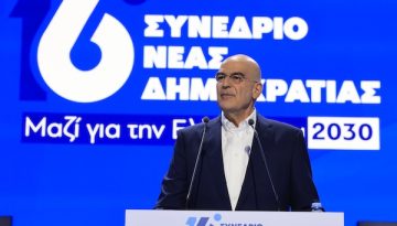 Αιχμηρά μηνύματα από Δένδια: «Κυβερνητικός ιδρυματισμός» και «καγκελαρίες των τεχνοκρατών»
