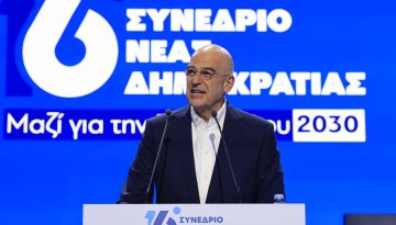 Αιχμηρός Δένδιας στο Συνέδριο ΝΔ: Η σπόντα για την ώρα, τις δημοσκοπήσεις και τον «κυβερνητικό ιδρυματισμό»
