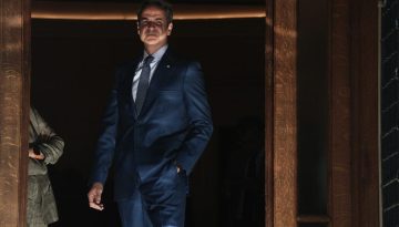 Εκλογές με μία κάλπη; Το σχέδιο της ΝΔ, ο πόλεμος για ΕΥΠ και υποκλοπές