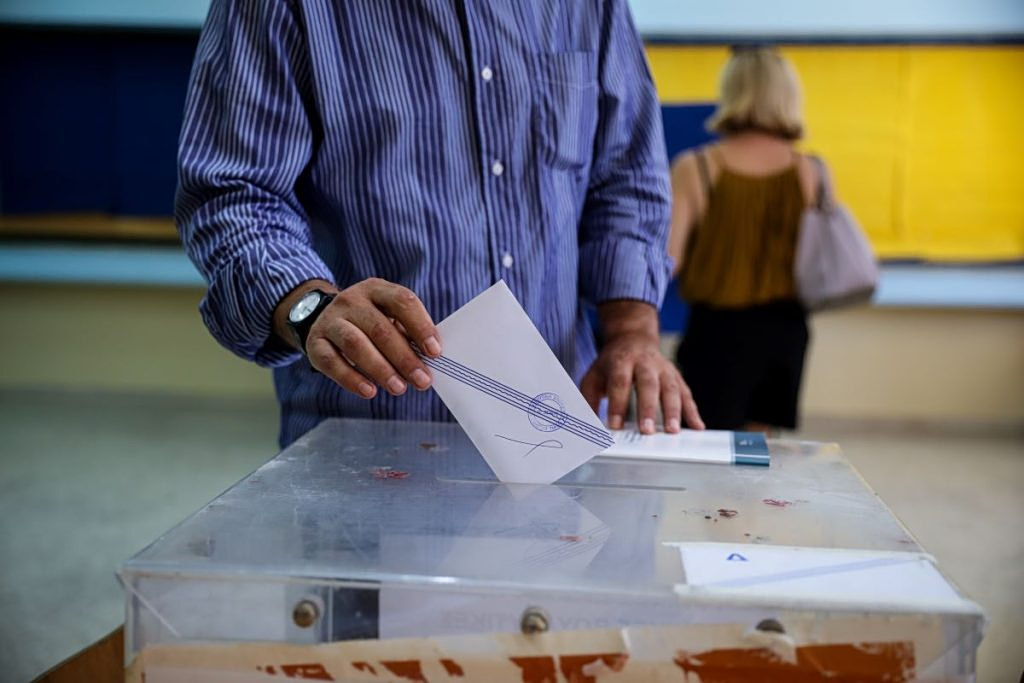 ekloges-se-mia-kiriaki-–