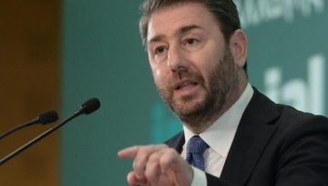 Εκλογές τώρα ζητά το ΠΑΣΟΚ – Στο στόχαστρο ο Μητσοτάκης