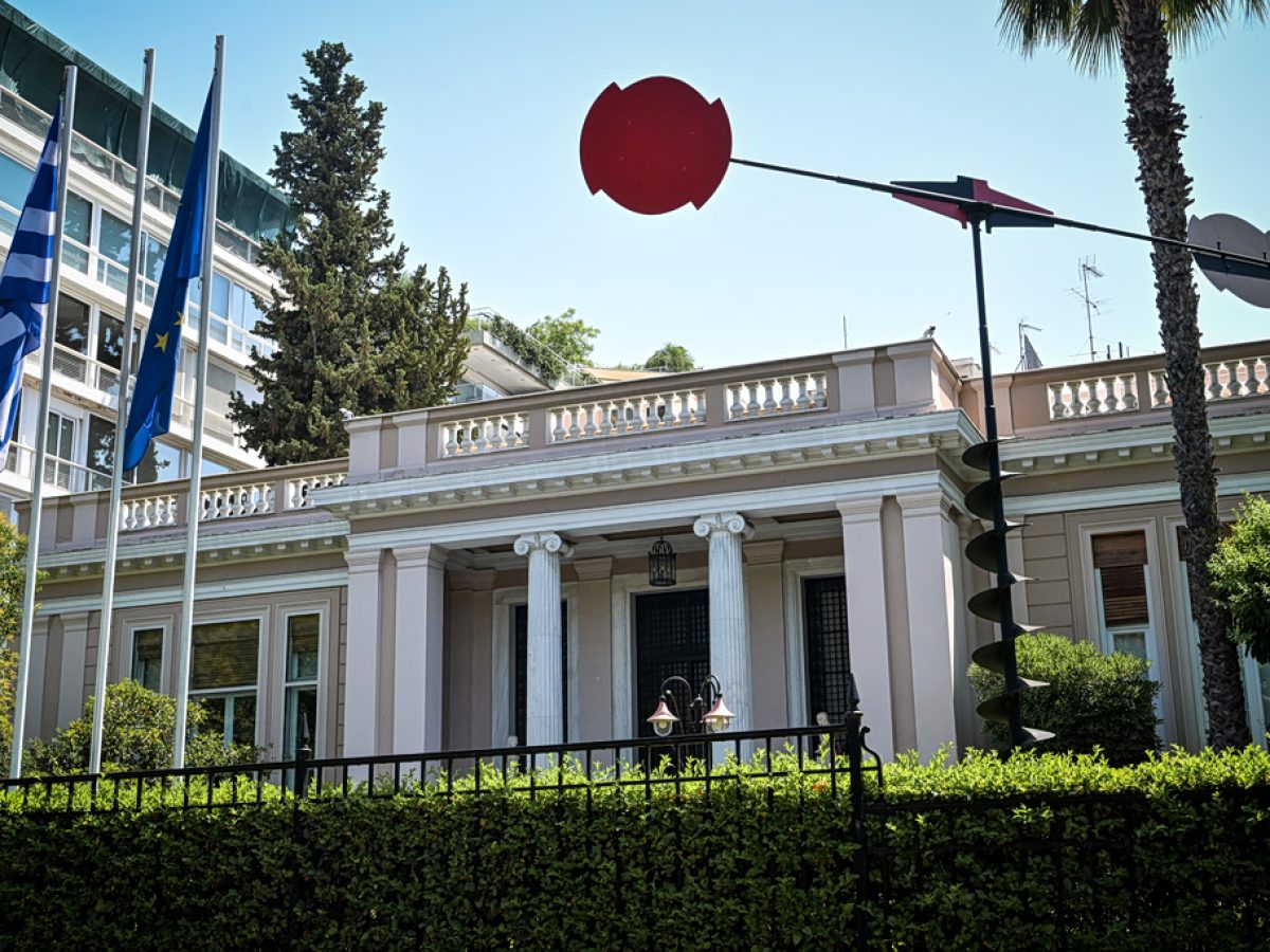 Εκλογολογία και δελφινολογία στην εσωκομματική «κουζίνα» της ΝΔ – Το Μαξίμου επιχειρεί να την «σβήσει»