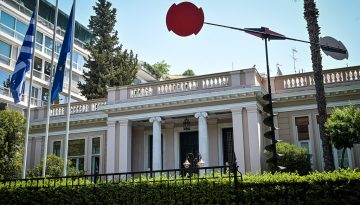 Εκλογολογία και δελφινολογία στην εσωκομματική «κουζίνα» της ΝΔ – Το Μαξίμου επιχειρεί να την «σβήσει»