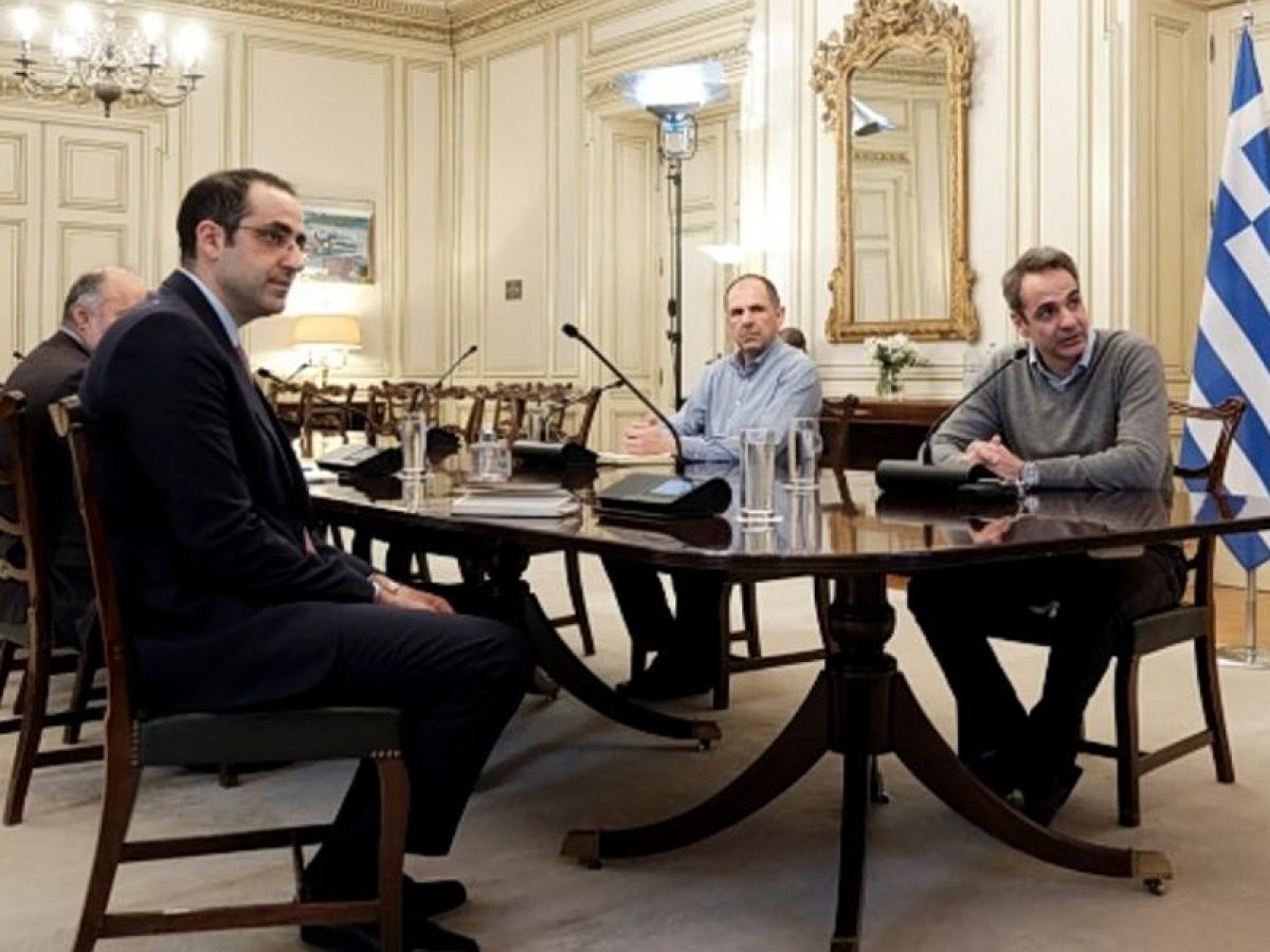 Εκρηκτικές συγγένειες: Η περίπλοκη σχέση Μητσοτάκη – Δημητριάδη