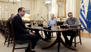 Εκρηκτικές συγγένειες: Η περίπλοκη σχέση Μητσοτάκη – Δημητριάδη