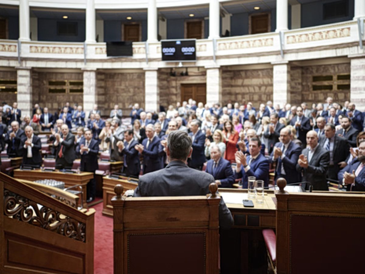 &Epsilon;&kappa;&rho;&eta;&kappa;&tau;&iota;&kappa;ό &kappa;&lambda;ί&mu;&alpha; &sigma;&tau;&eta; &Nu;&Delta; &ndash; &Omicron;&iota; &omicron;&mu;ά&delta;&epsilon;&sigmaf; &laquo;&gamma;&alpha;&lambda;ά&zeta;&iota;&omega;&nu;&raquo; &beta;&omicron;&upsilon;&lambda;&epsilon;&upsilon;&tau;ώ&nu; &pi;&omicron;&upsilon; &delta;&iota;&alpha;&mu;&omicron;&rho;&phi;ώ&nu;&omicron;&nu;&tau;&alpha;&iota; &ndash; &Tau;&omicron;&hellip; &phi;ά&nu;&tau;&alpha;&sigma;&mu;&alpha; &Sigma;&alpha;&mu;&alpha;&rho;ά &sigma;&tau;&omicron; &Mu;&alpha;&xi;ί&mu;&omicron;&upsilon;