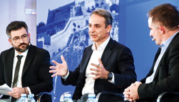 Ενόψει κρίσιμης ΚΟ και συνεδρίου η Νέα Δημοκρατία: Οι πιέσεις, τα σενάρια και οι εσωτερικές ισορροπίες – Γιατί το επιτελι