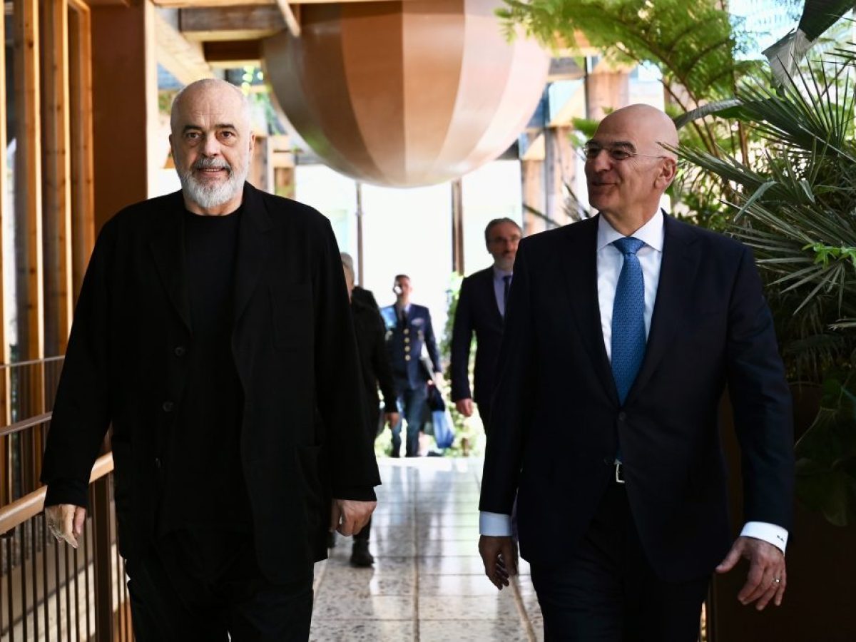 &Epsilon;&pi;ί&sigma;&kappa;&epsilon;&psi;&eta; &Delta;έ&nu;&delta;&iota;&alpha; &sigma;&tau;&eta;&nu; &Alpha;&lambda;&beta;&alpha;&nu;ί&alpha;: &Eta; &Epsilon;&theta;&nu;&iota;&kappa;ή &Mu;&epsilon;&iota;&omicron;&nu;ό&tau;&eta;&tau;&alpha; &pi;&upsilon;&lambda;ώ&nu;&alpha;&sigmaf; &epsilon;&iota;&rho;ή&nu;&eta;&sigmaf;, &alpha;&sigma;&phi;ά&lambda;&epsilon;&iota;&alpha;&sigmaf; &kappa;&alpha;&iota; &pi;&rho;&omicron;ό&delta;&omicron;&upsilon; &gamma;&iota;&alpha; &tau;&eta;&nu; &pi;&epsilon;&rho;&iota;&omicron;&chi;ή