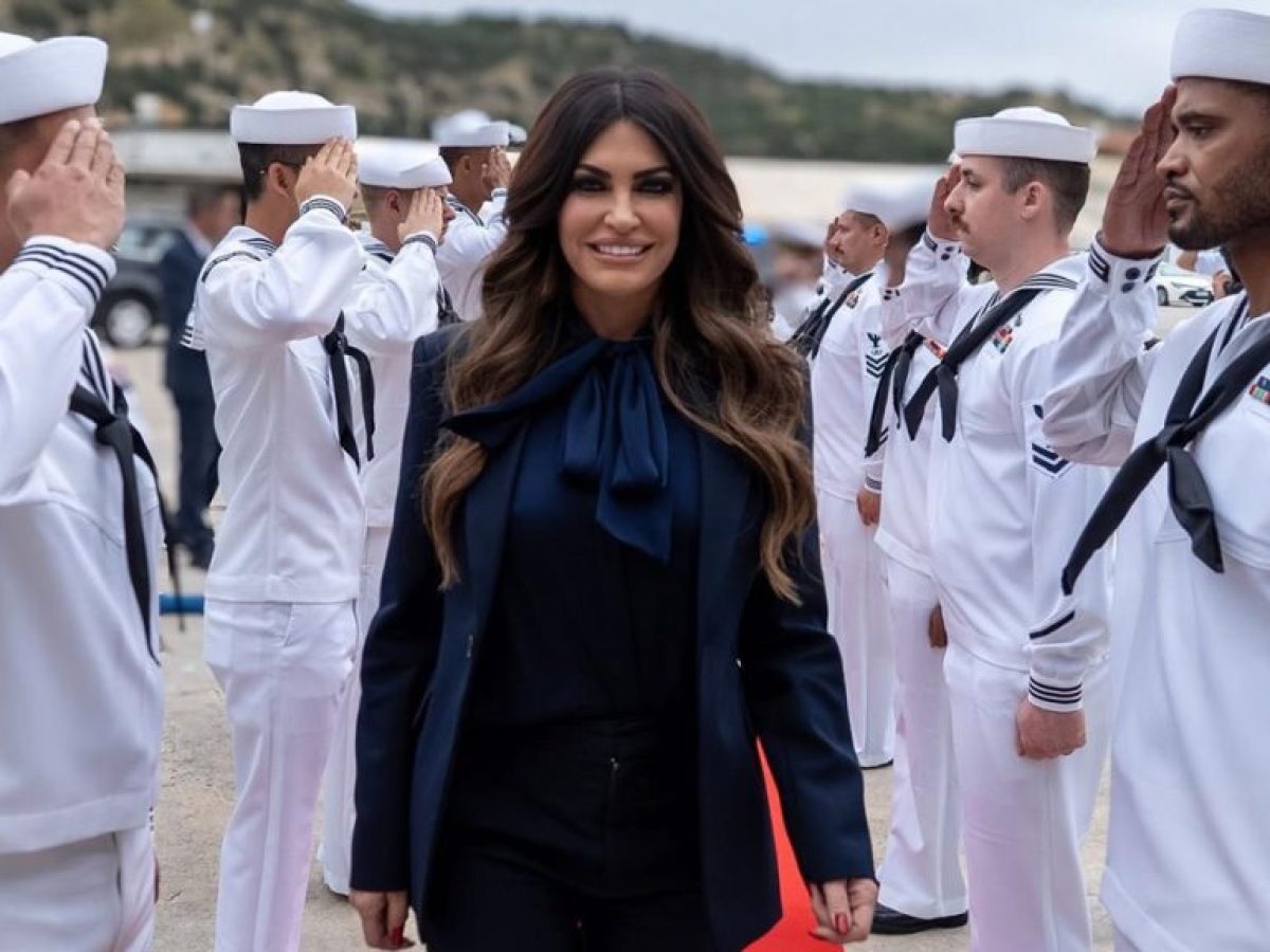 Επίσκεψη της Κίμπερλι Γκιλφόιλ στη βάση της Σούδας