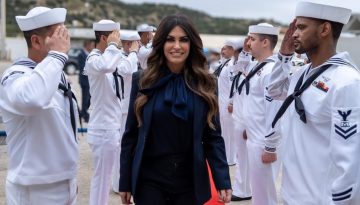 Επίσκεψη της Κίμπερλι Γκιλφόιλ στη βάση της Σούδας