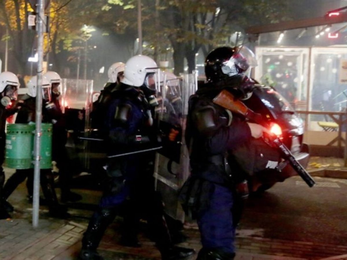 Επεισόδια στην Αλβανία: Ένας Έλληνας ανάμεσα στους τραυματίες – «Πλήρη διαλεύκανση» ζητά το ελληνικό υπουργείου Εξωτερικώ