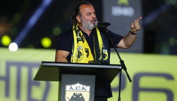 Επίθεση του «σούπερ Μάριο» στις τράπεζες μέσα στα πανηγύρια: «Δεν θα ξαναμπούν ποτέ στη φανέλα της ΑΕΚ»