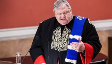 Επίτιμος διδάκτορας της Νομικής Σχολής ο Ευάγγελος Βενιζέλος – Ποιοι έδωσαν το παρών στην εκδήλωση (Εικόνες)