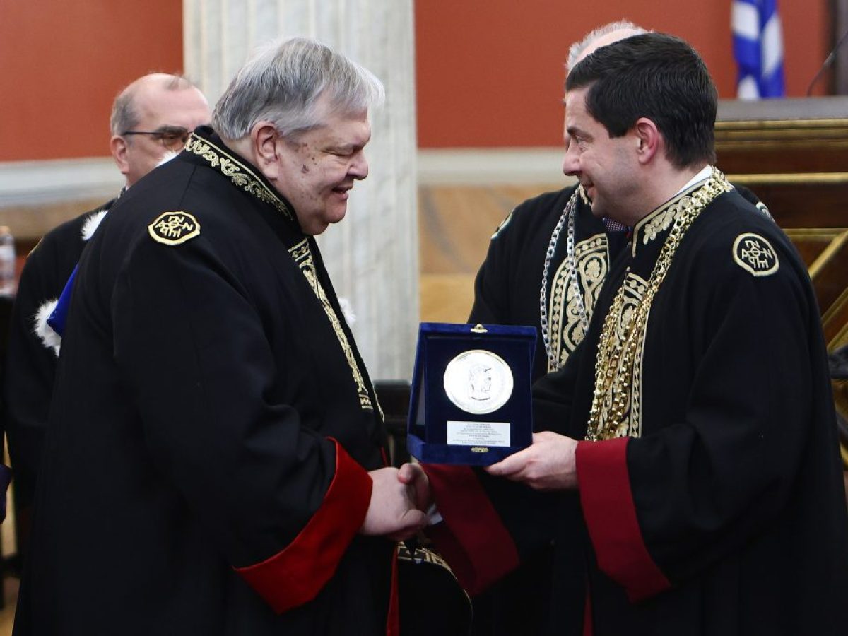 Επίτιμος διδάκτορας της Νομικής Σχολής του ΕΚΠΑ αναγορεύθηκε ο Ευάγγελος Βενιζέλος