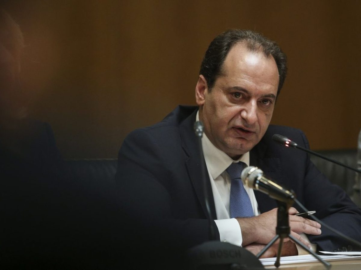 Αίτημα για ανάσυρση της δικογραφίας των υποκλοπών από το αρχείο και εξαίρεση του Κ. Τζαβέλλα υπέβαλε ο Χ. Σπίρτζης