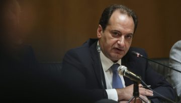 Αίτημα για ανάσυρση της δικογραφίας των υποκλοπών από το αρχείο και εξαίρεση του Κ. Τζαβέλλα υπέβαλε ο Χ. Σπίρτζης