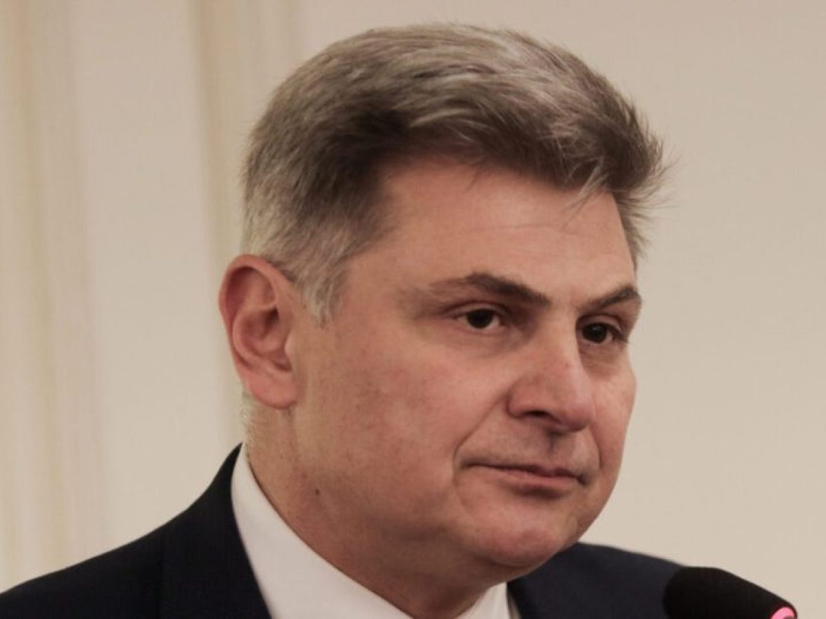 &Phi;&alpha;&rho;&alpha;&nu;&tau;&omicron;ύ&rho;&eta;&sigmaf;: &laquo;&Omicron; &Sigma;&Upsilon;&Rho;&Iota;&Zeta;&Alpha; ά&lambda;&lambda;&alpha;&xi;&epsilon; 3 &alpha;&rho;&chi;&eta;&gamma;&omicron;ύ&sigmaf;, &epsilon;&gamma;ώ &delta;&epsilon;&nu; ά&lambda;&lambda;&alpha;&xi;&alpha; &tau;&iota;&sigmaf; &theta;έ&sigma;&epsilon;&iota;&sigmaf; &mu;&omicron;&upsilon;&raquo;