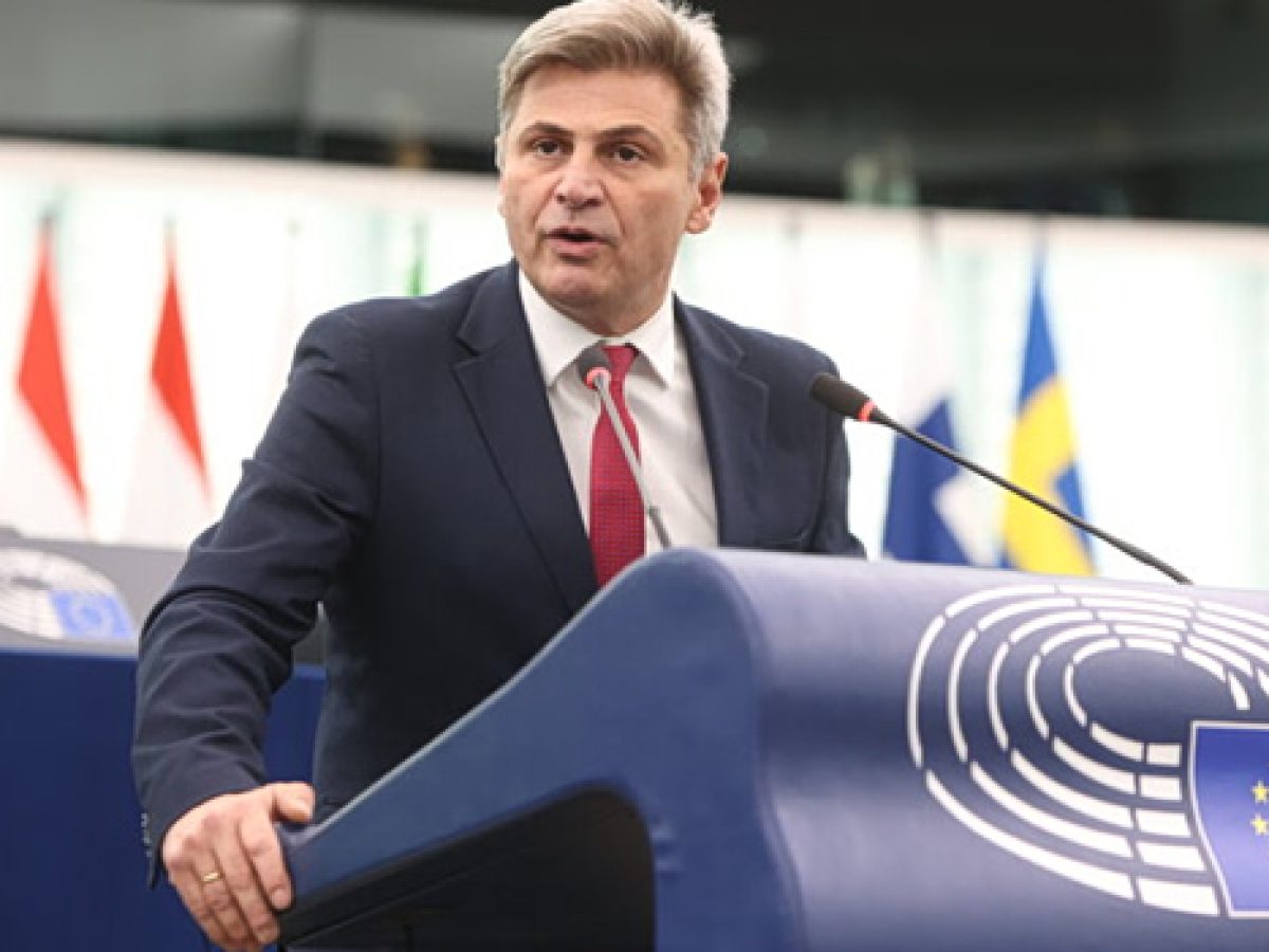 Φαραντούρης: Παρέμβαση στην Κομισιόν για τον κίνδυνο απώλειας ευρωπαϊκών κονδυλίων με ευθύνη της κυβέρνησης