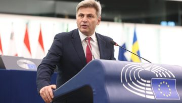 Φαραντούρης: Παρέμβαση στην Κομισιόν για τον κίνδυνο απώλειας ευρωπαϊκών κονδυλίων με ευθύνη της κυβέρνησης