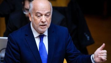 Φλωρίδης κατά Κωνσταντοπούλου: «Το κόμμα της οδεύει προς αφανισμό – Διώκεται για πράξεις ως δικηγόρος»