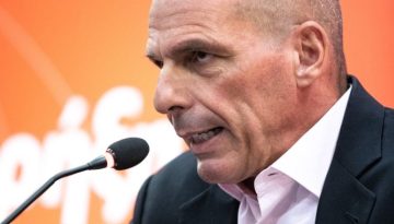 Γ. Βαρουφάκης: «Να απελευθερωθούν άμεσα οι ακτιβιστές Σαΐφ και Τιάγκο»