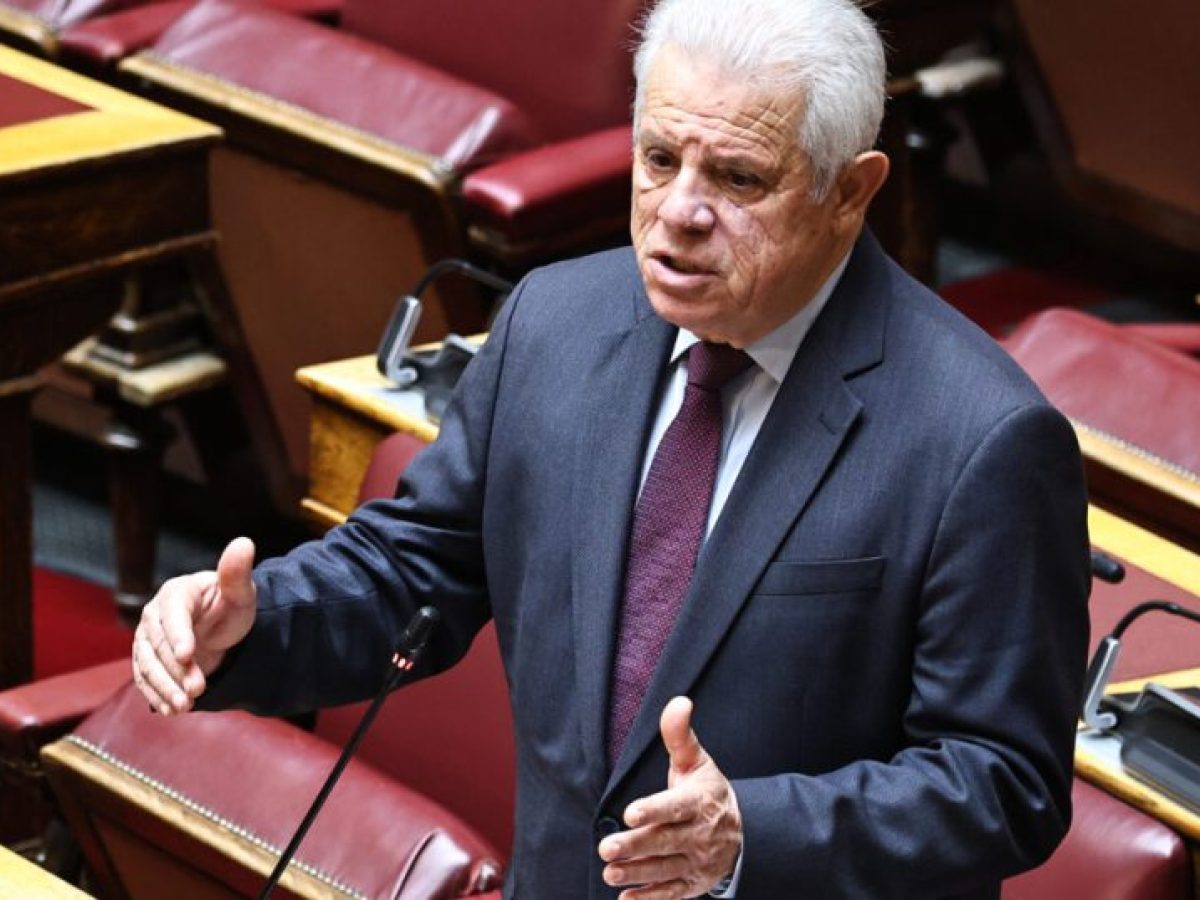 «Γαλάζιες σκιές» για τη διπλή απουσία Βλάχου
