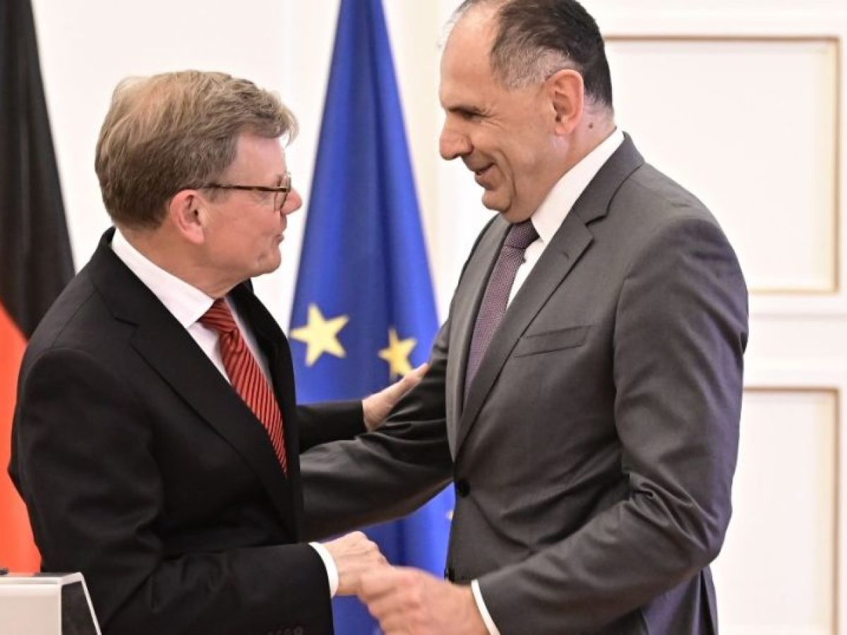 &Gamma;&epsilon;&rho;&alpha;&pi;&epsilon;&tau;&rho;ί&tau;&eta;&sigmaf; &ndash; &Beta;ά&nu;&tau;&epsilon;&phi;&omicron;&upsilon;&lambda;: &Kappa;&omicron;&iota;&nu;ό &mu;έ&tau;&omega;&pi;&omicron; &gamma;&iota;&alpha; &tau;&alpha; &Sigma;&tau;&epsilon;&nu;ά &tau;&omicron;&upsilon; &Omicron;&rho;&mu;&omicron;ύ&zeta; &kappa;&alpha;&iota; &tau;&eta;&nu; &pi;&alpha;&gamma;&kappa;ό&sigma;&mu;&iota;&alpha; &alpha;&sigma;&phi;ά&lambda;&epsilon;&iota;&alpha;