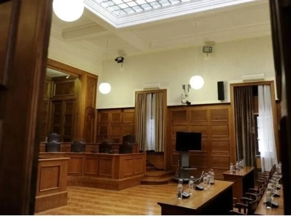 ΓΑΔΑ η Βουλή για τον διοικητή της ΕΥΠ – Το σόου της φρουράς, το «κυνήγι» των δημοσιογράφων