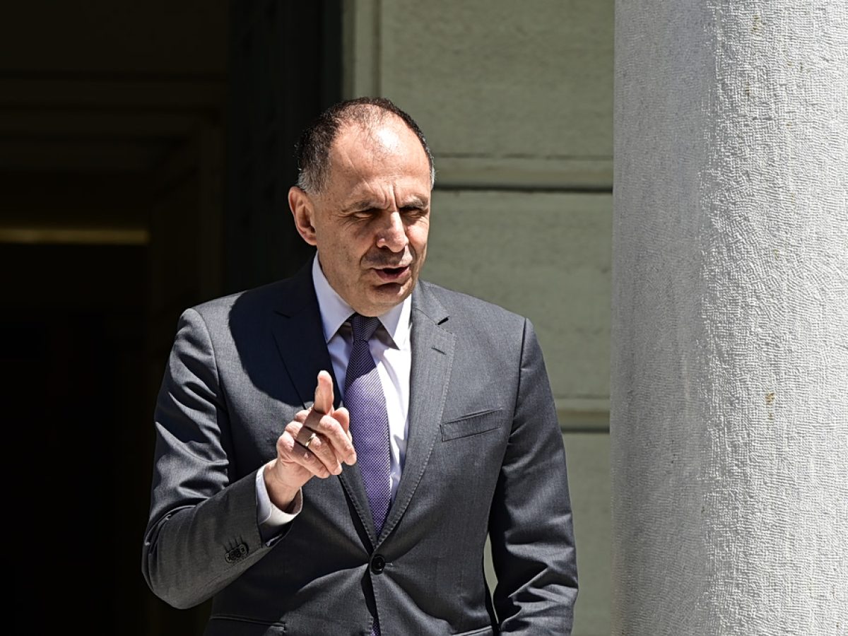 &Eta; ά&phi;&iota;&xi;&eta; &tau;&omega;&nu; &Alpha;&rho;ά&beta;&omega;&nu; &kappa;&alpha;&iota; &eta; &epsilon;&pi;&iota;&theta;&upsilon;&mu;ί&alpha; &tau;&eta;&sigmaf; &Alpha;&theta;ή&nu;&alpha;&sigmaf;