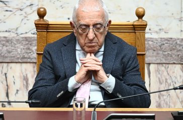 i-apantisi-kaklamani-sto-minima